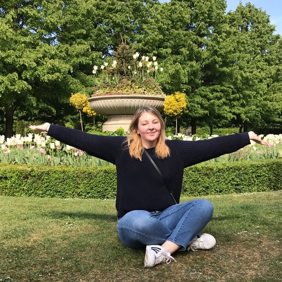 Meet your Posher, Lauren - Picture 4 of 4